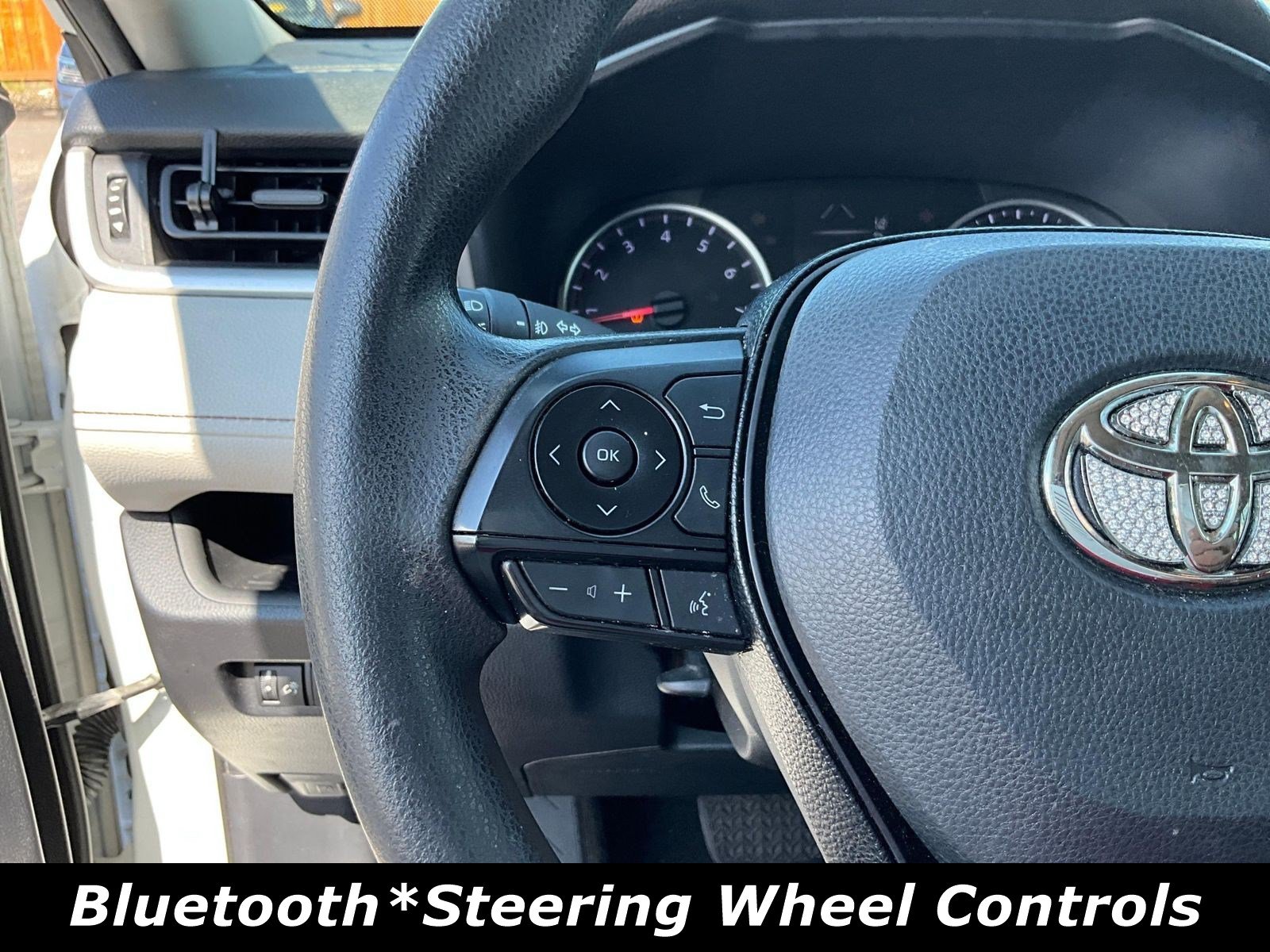 Used 2019 Toyota RAV4 XLE FWD image 10