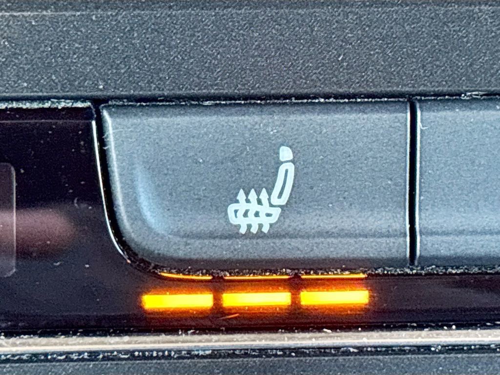 Used 2018 Volkswagen Tiguan SE w/ Front Fog Lights Package image 19