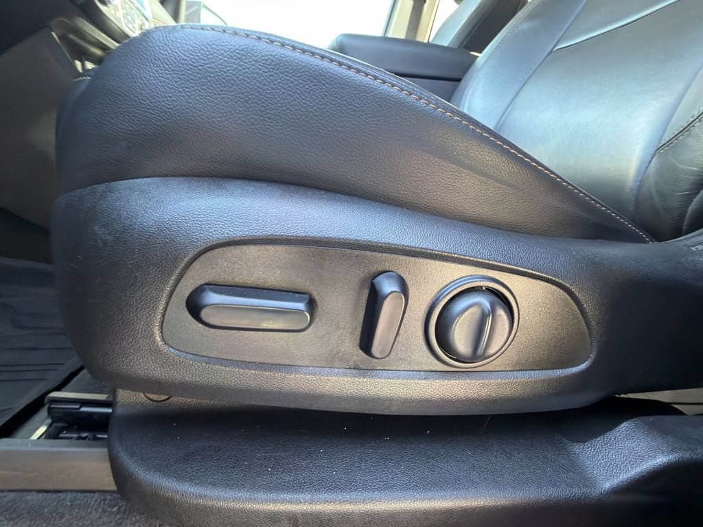 Used 2021 Chevrolet Traverse LT w/ LT Premium Package FWD image 22