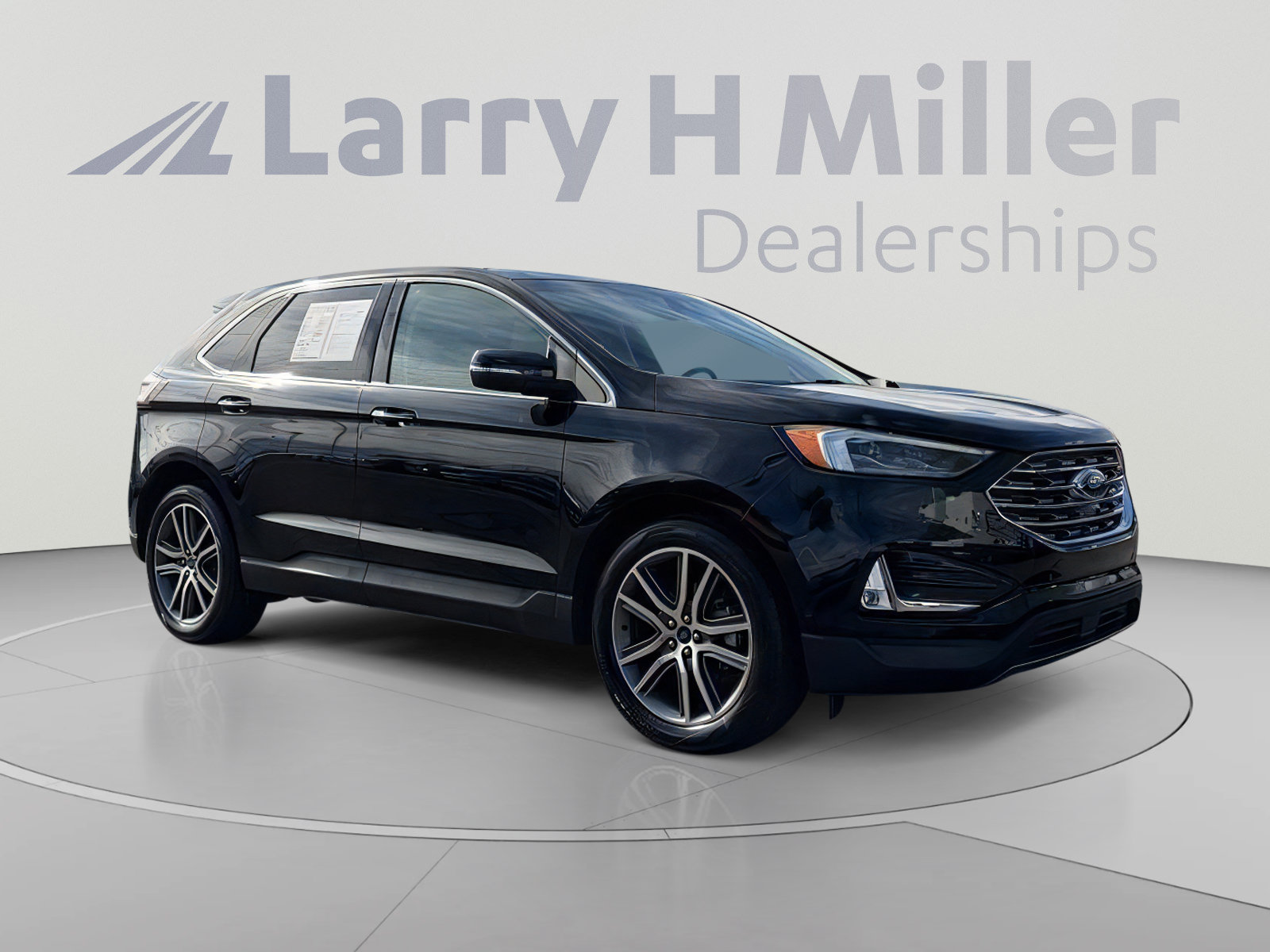 Used 2019 Ford Edge Titanium w/ Equipment Group 301A FWD image 9
