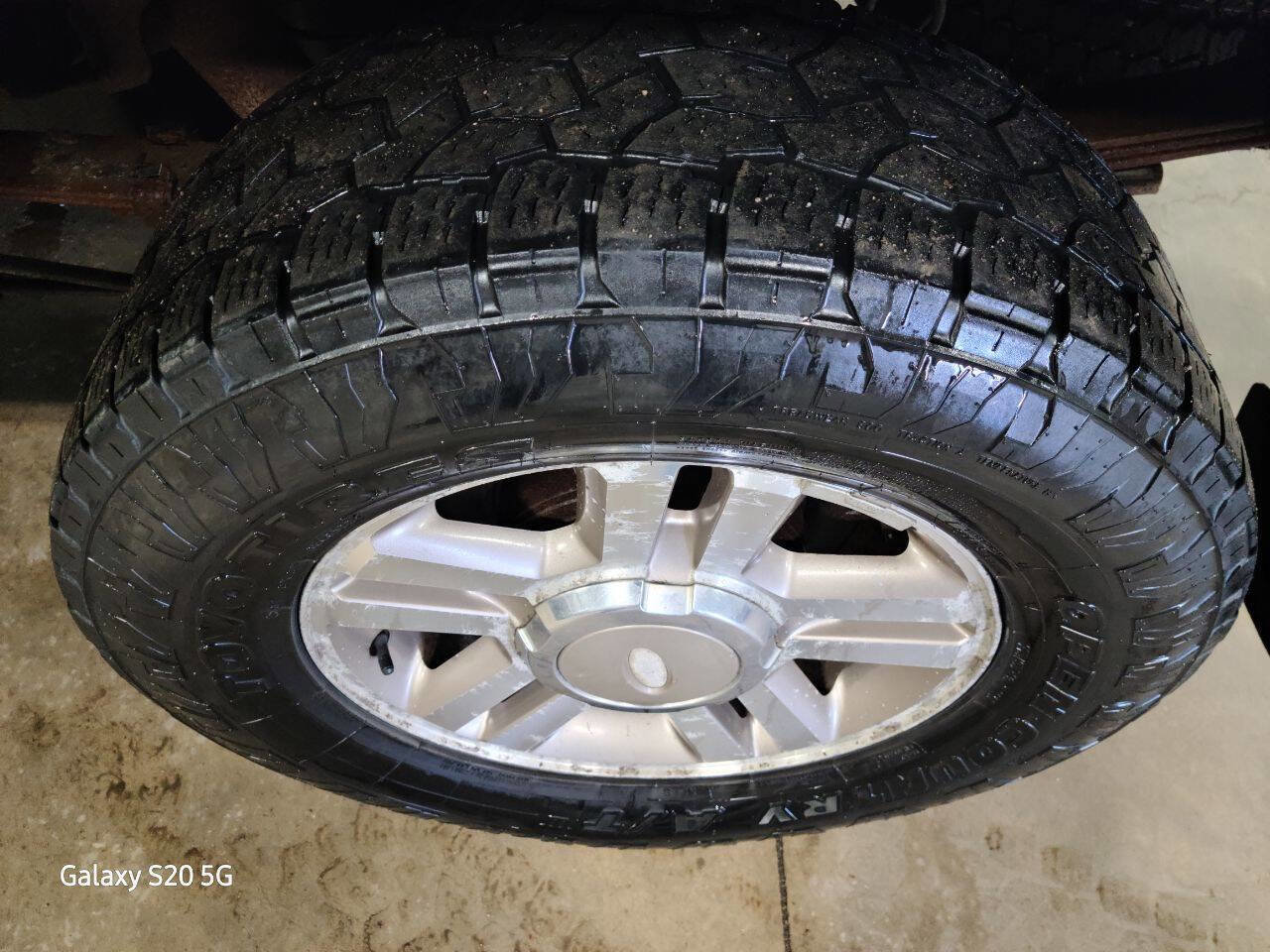 Used 2005 Ford F150 Lariat image 12