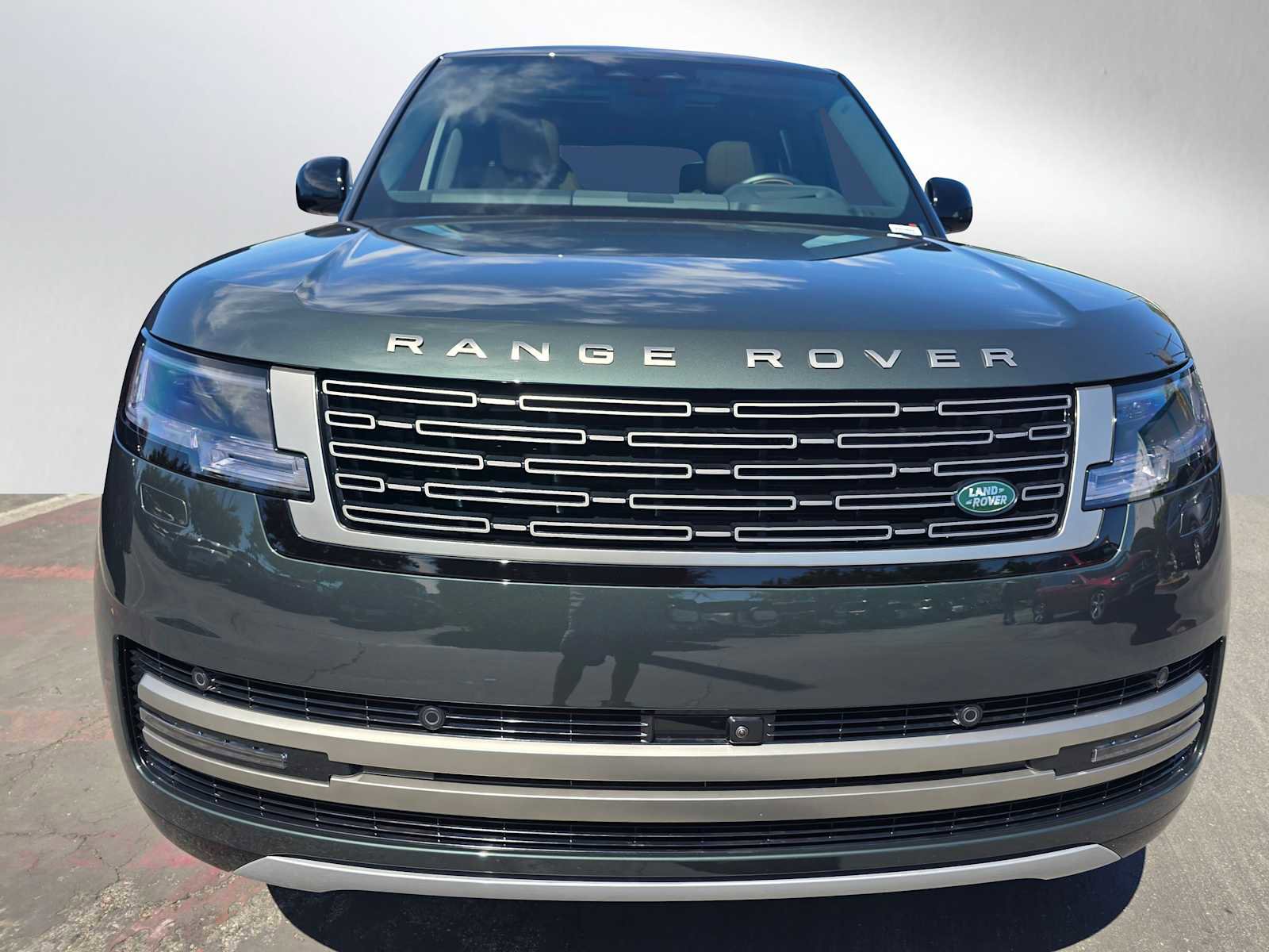 New 2025 Land Rover Range Rover SE image 8