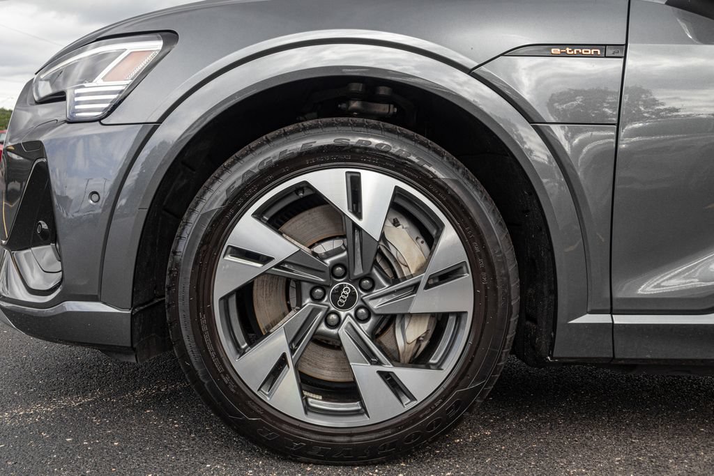 Used 2021 Audi e-tron Prestige w/ Prestige Package AWD/4WD image 38