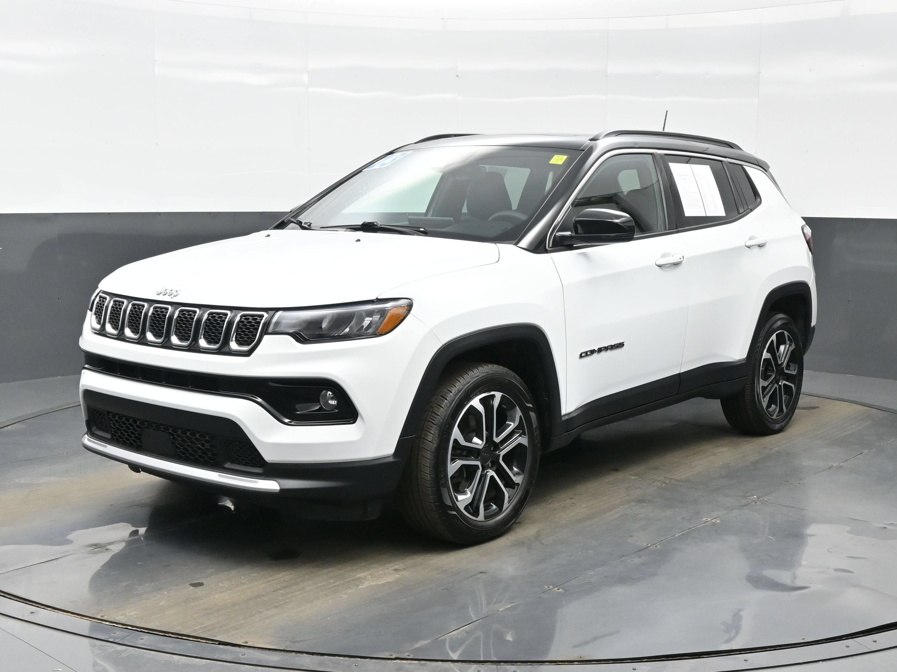 Used 2023 Jeep Compass Limited w/ Sun and Sound Group AWD/4WD image 2