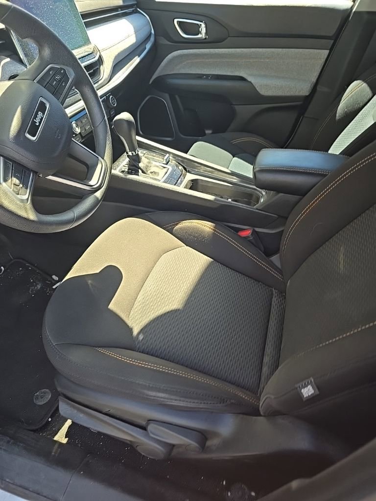 Used 2022 Jeep Compass Sport image 4