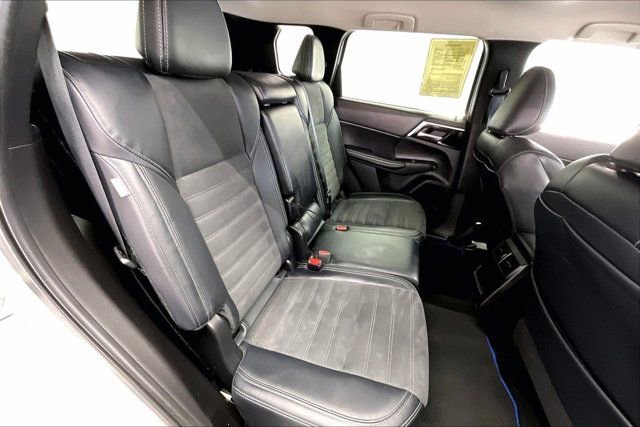Used 2023 Mitsubishi Outlander SE AWD/4WD image 18