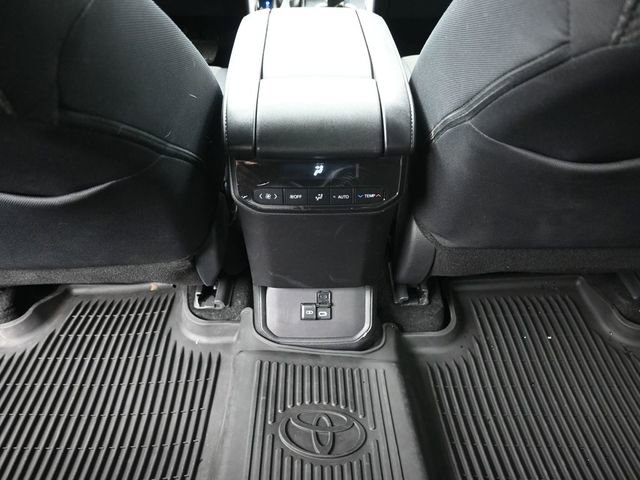 Used 2024 Toyota Highlander LE image 27