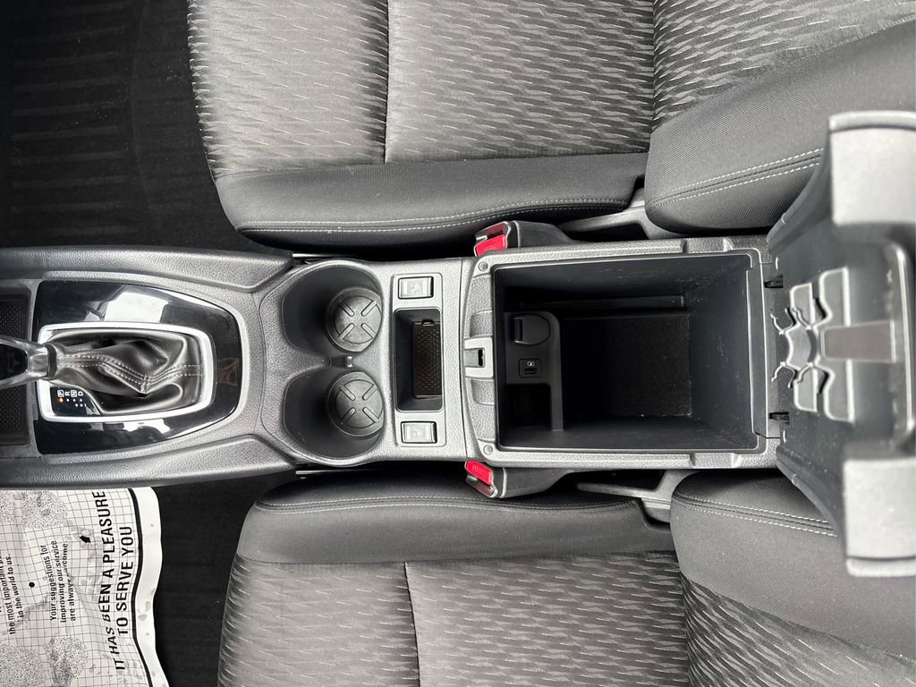 Used 2018 Nissan Rogue SV image 21