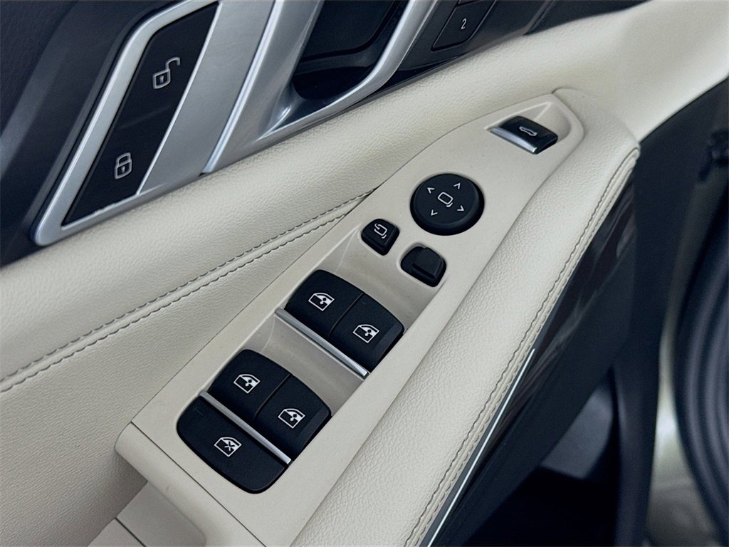 Used 2020 BMW X5 xDrive40i w/ Premium Package image 18