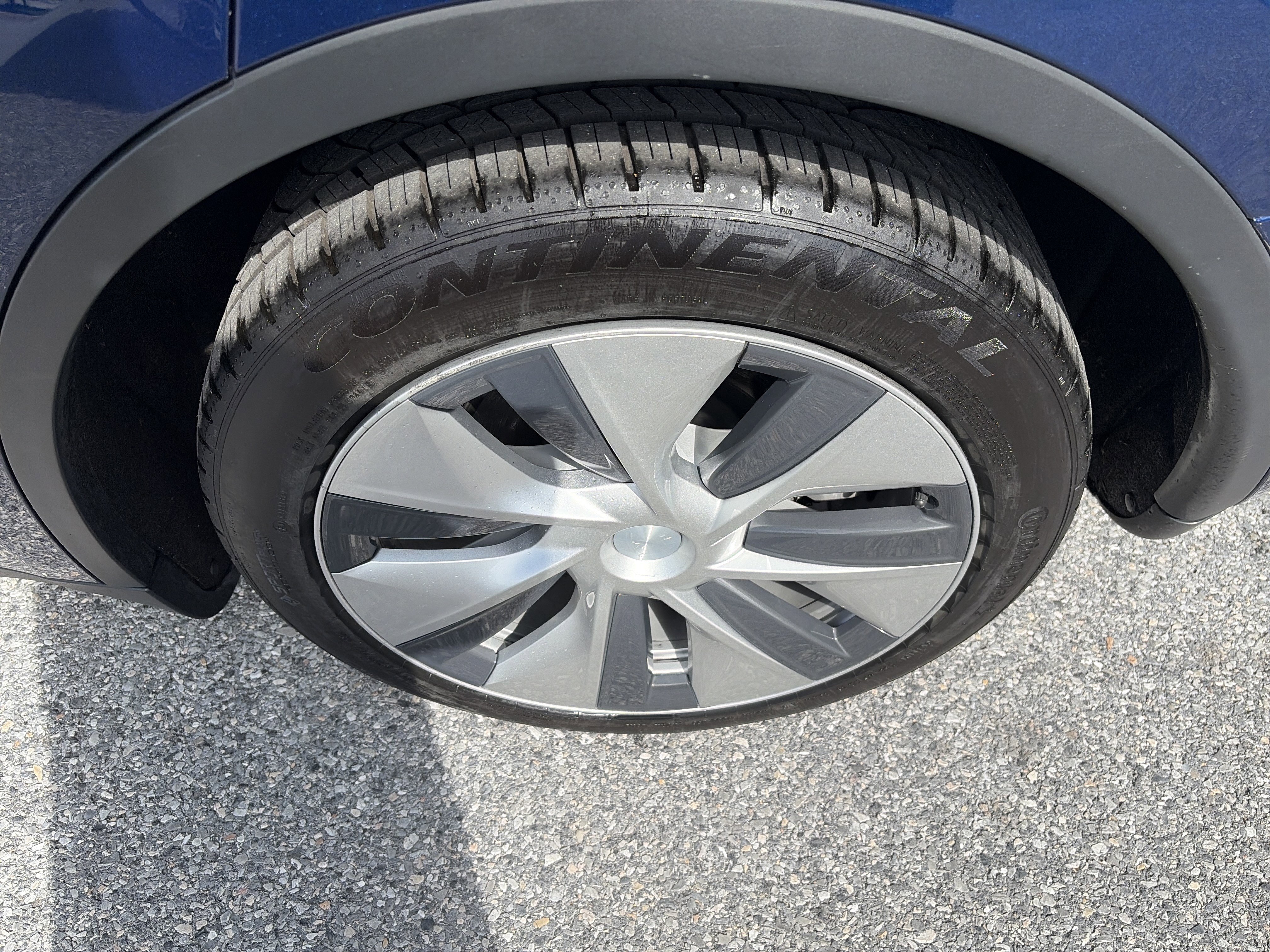 Used 2022 Tesla Model Y Long Range image 9