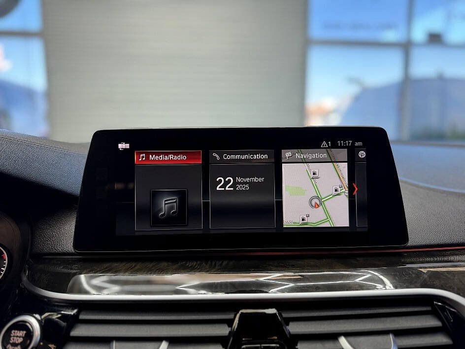 Used 2018 BMW M550i xDrive AWD/4WD image 18