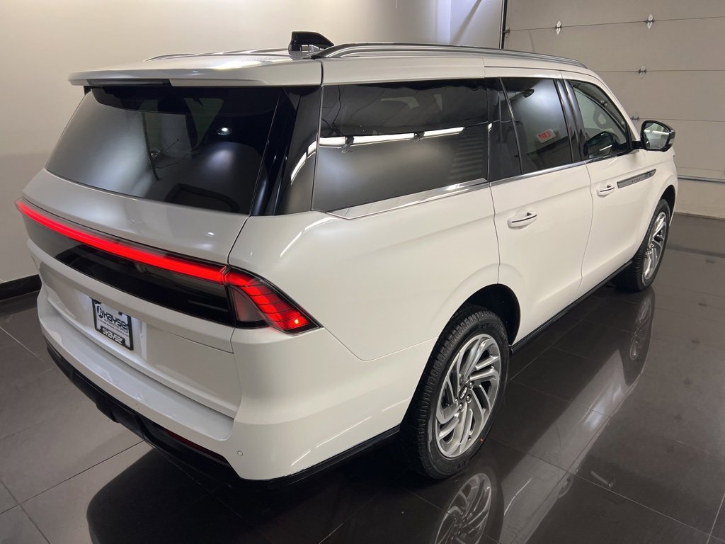 New 2026 Lincoln Navigator Reserve image 6