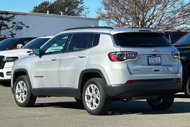 Used 2025 Jeep Compass Latitude w/ Convenience Group image 6