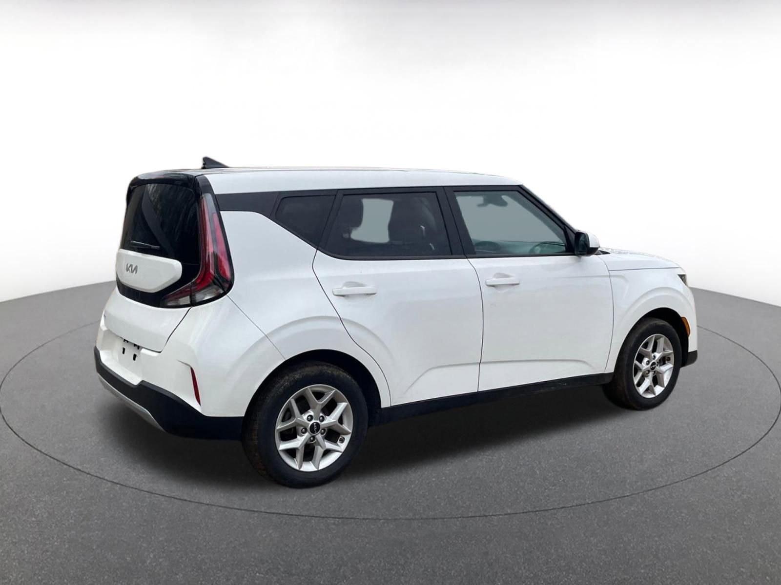 Used 2025 Kia Soul LX w/ LX Technology Package image 16
