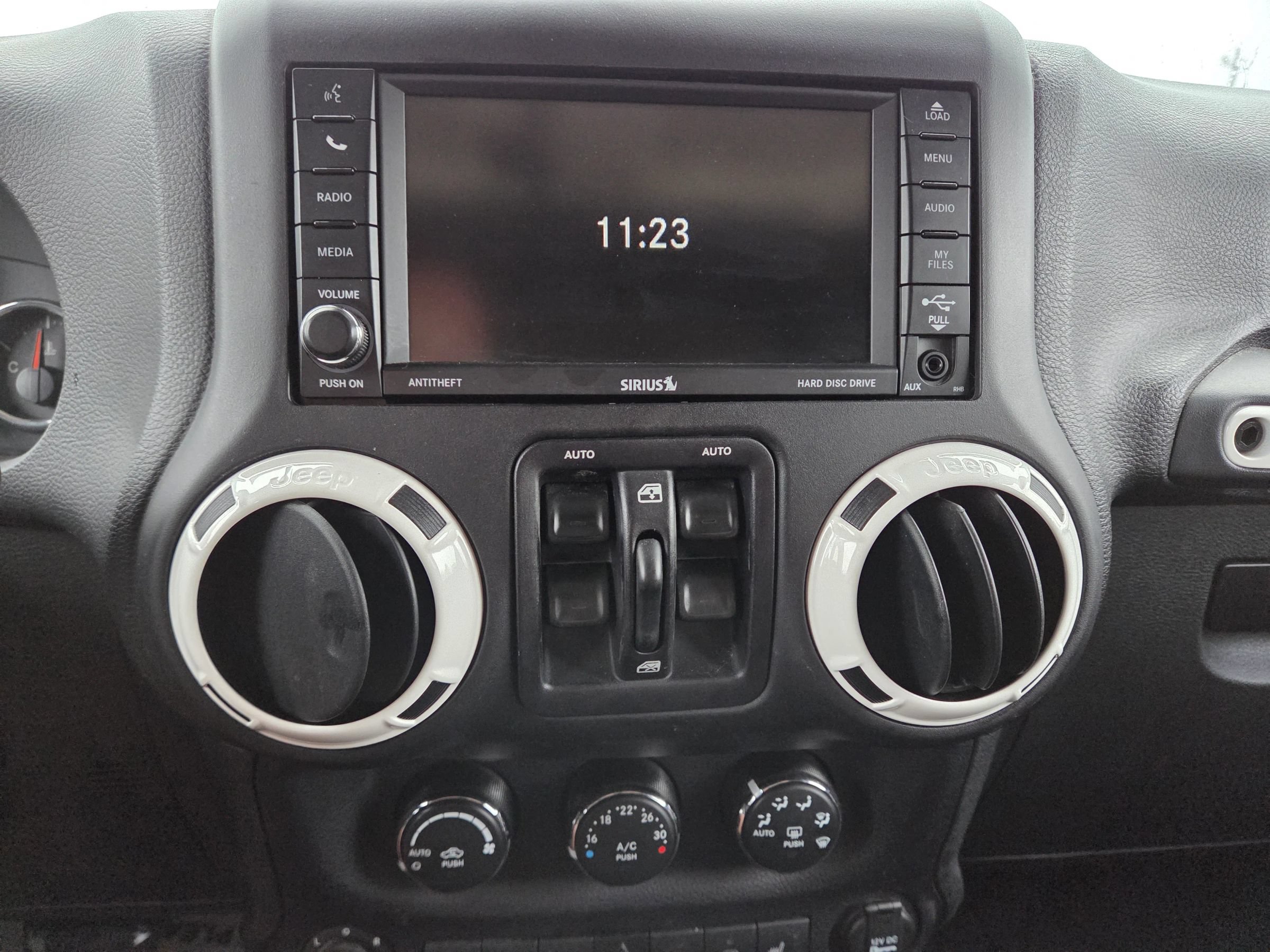 Used 2015 Jeep Wrangler Unlimited Sahara w/ Quick Order Package 24X AWD/4WD image 9