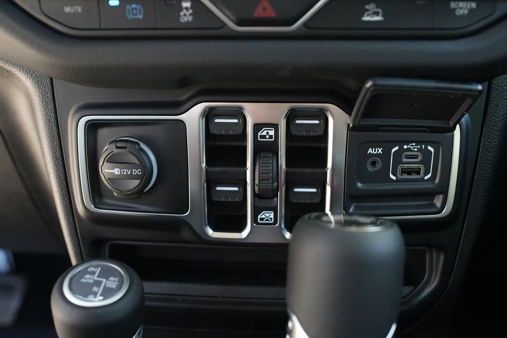 Used 2024 Jeep Wrangler Unlimited Sahara image 22