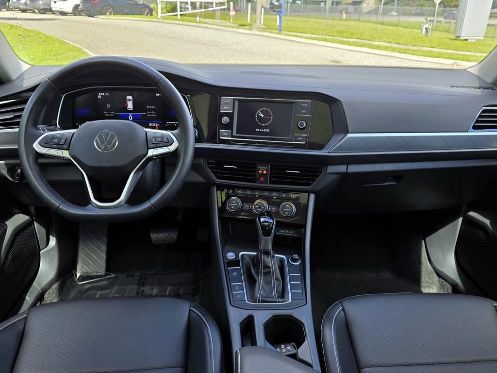 Used 2024 Volkswagen Jetta SE w/ Panoramic Sunroof Package image 14