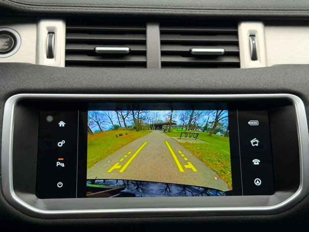 Used 2015 Land Rover Range Rover Evoque Pure image 18