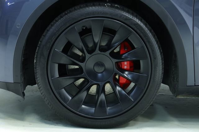 Used 2022 Tesla Model Y Long Range image 9