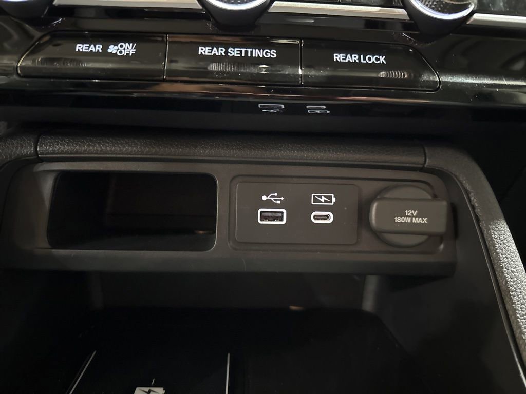 Used 2023 Honda Pilot Elite image 22