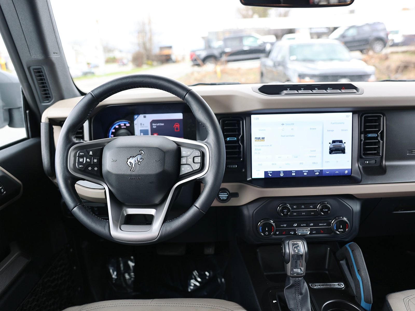 Used 2022 Ford Bronco Wildtrak image 16