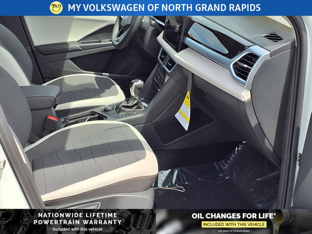 New 2025 Volkswagen Taos SE image 21