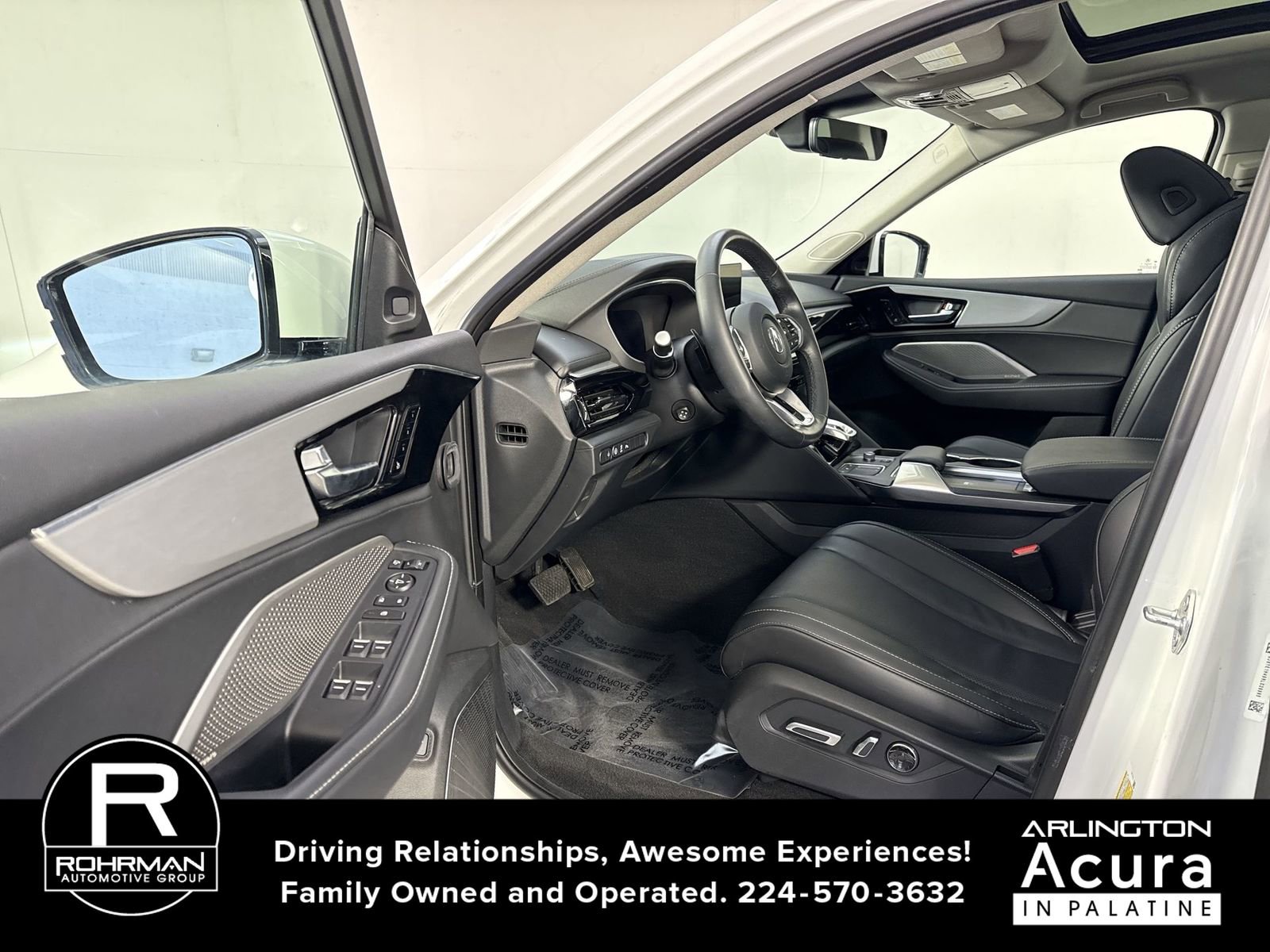 Used 2024 Acura MDX SH-AWD w/ Technology Package image 4