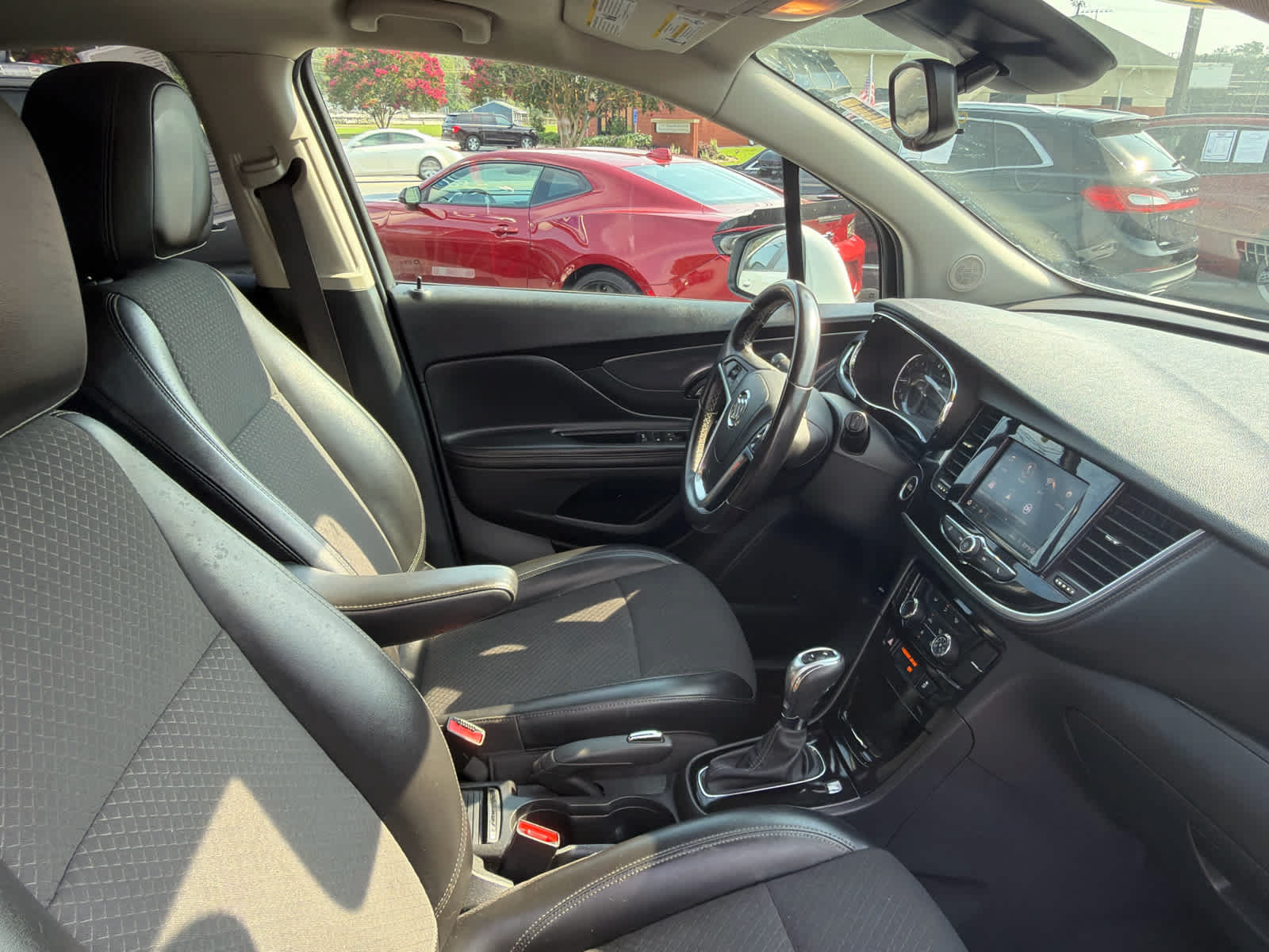 Used 2021 Buick Encore Preferred AWD/4WD image 9