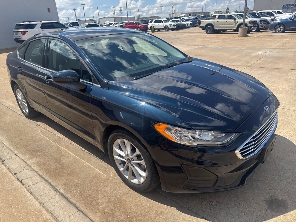Used 2020 Ford Fusion SE image 1