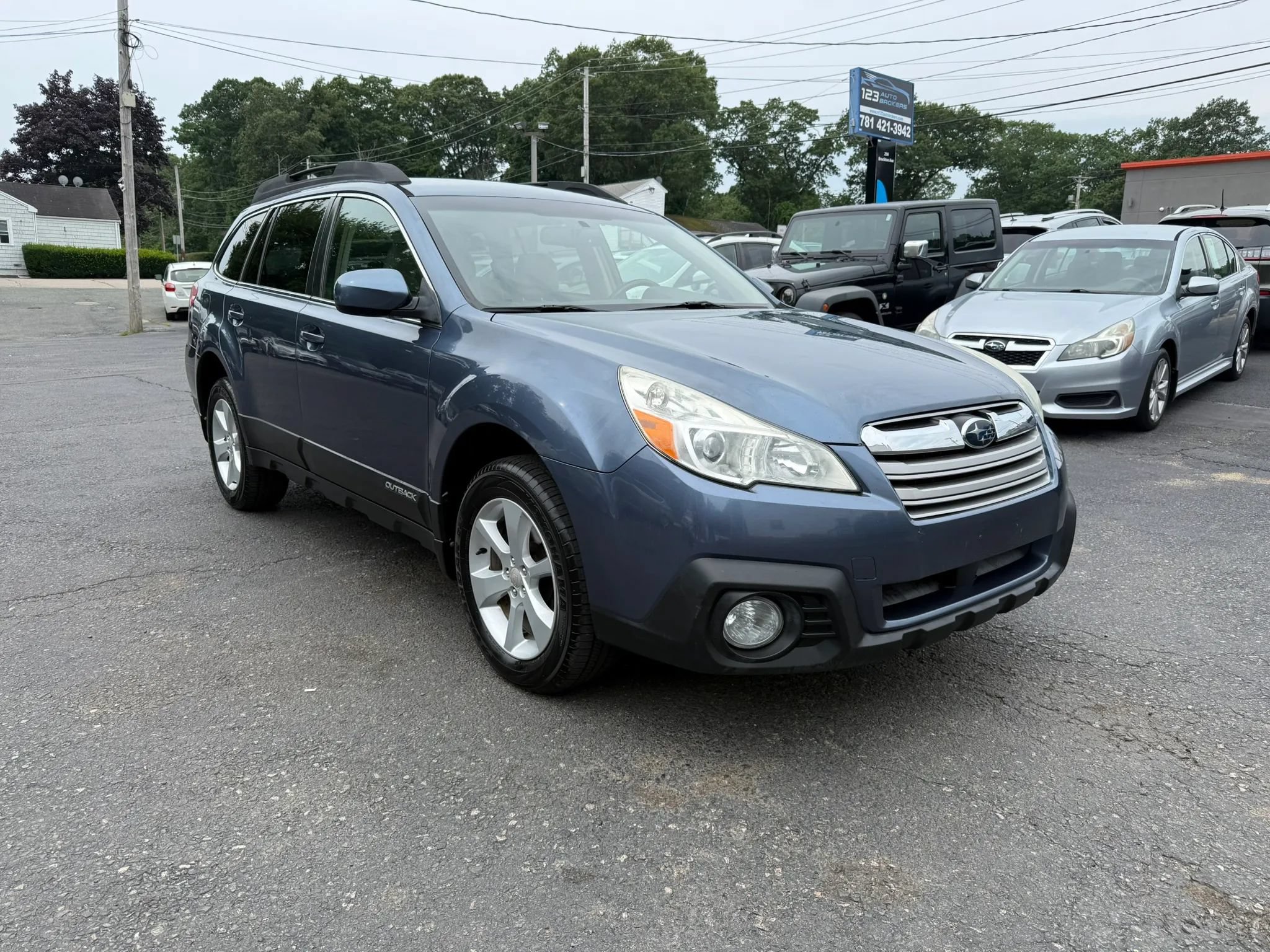 Used 2013 Subaru Outback 2.5i Premium w/ All-Weather Pkg AWD/4WD image 1
