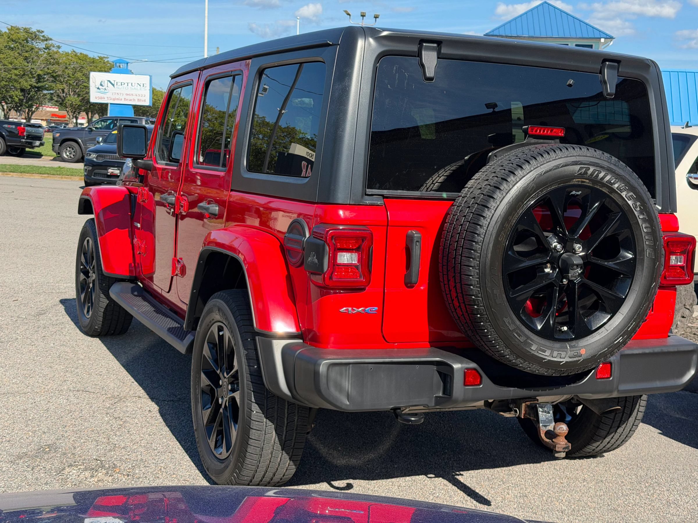 Used 2021 Jeep Wrangler Unlimited Sahara w/ Cold Weather Group AWD/4WD image 8