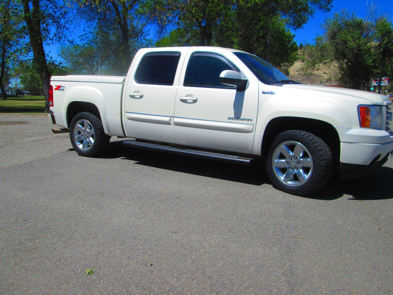 Used 2013 GMC Sierra 1500 SLT AWD/4WD image 2