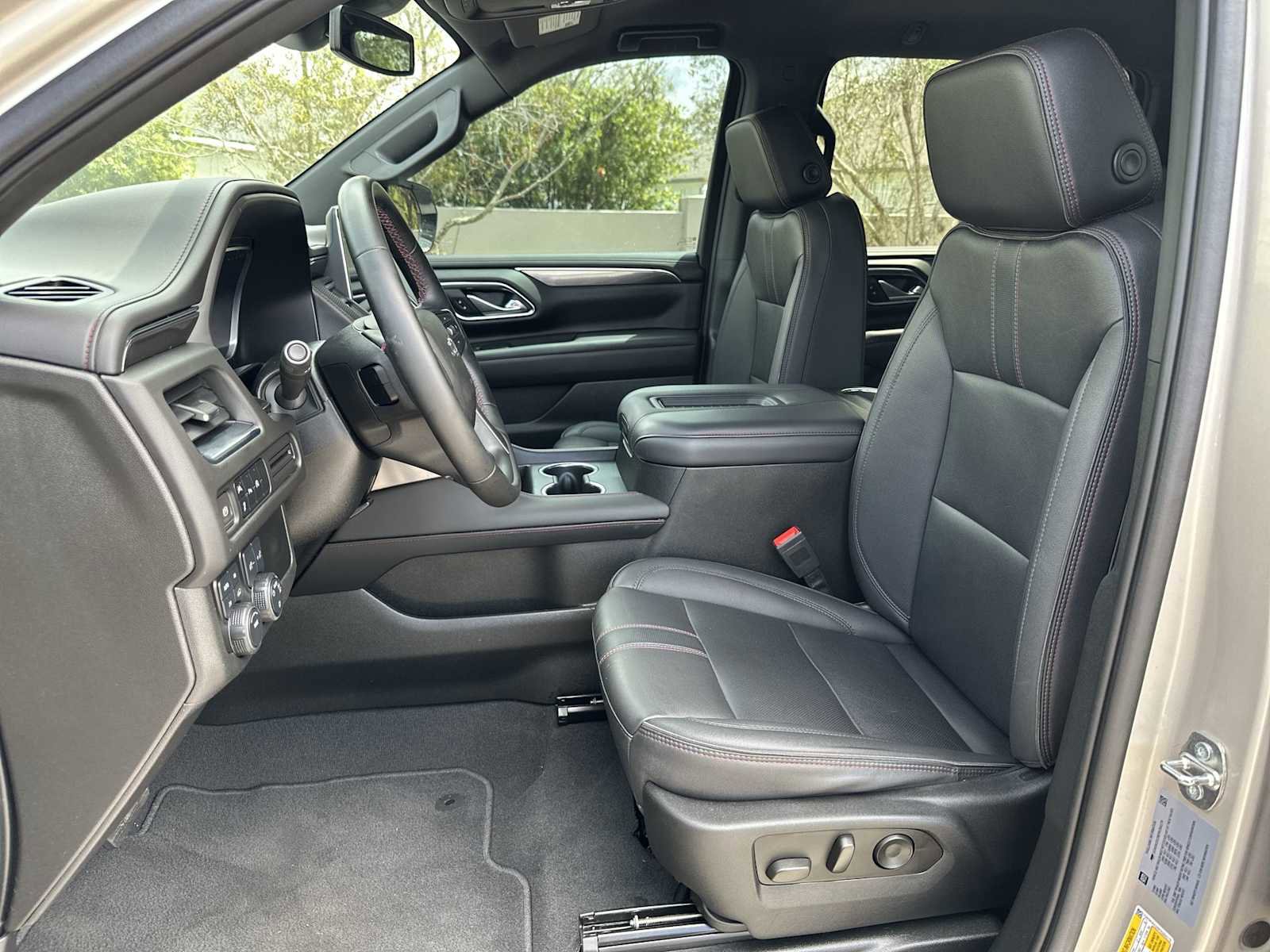Used 2023 Chevrolet Suburban RST AWD/4WD image 15