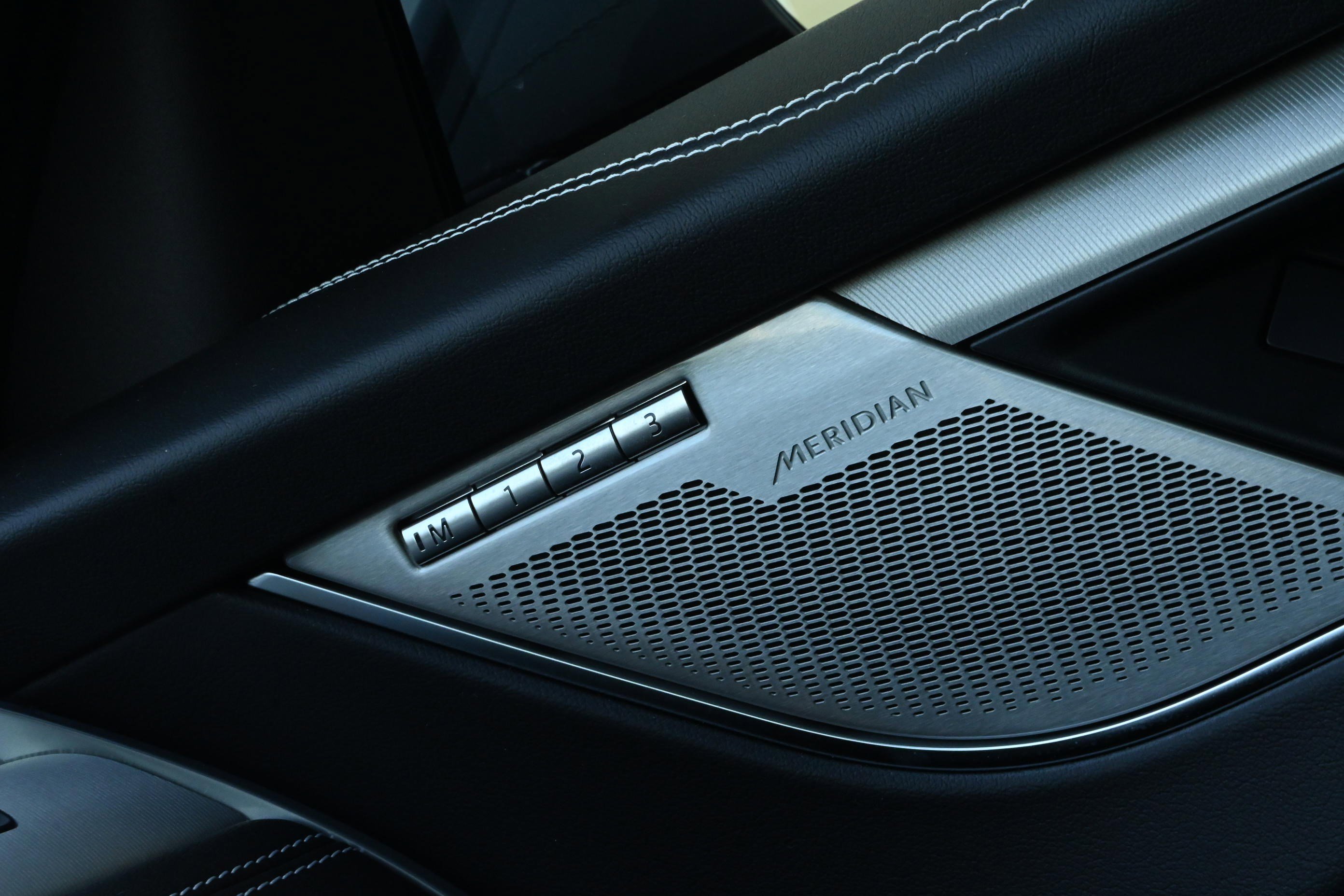 Used 2025 Jaguar F-PACE R-Dynamic S image 38