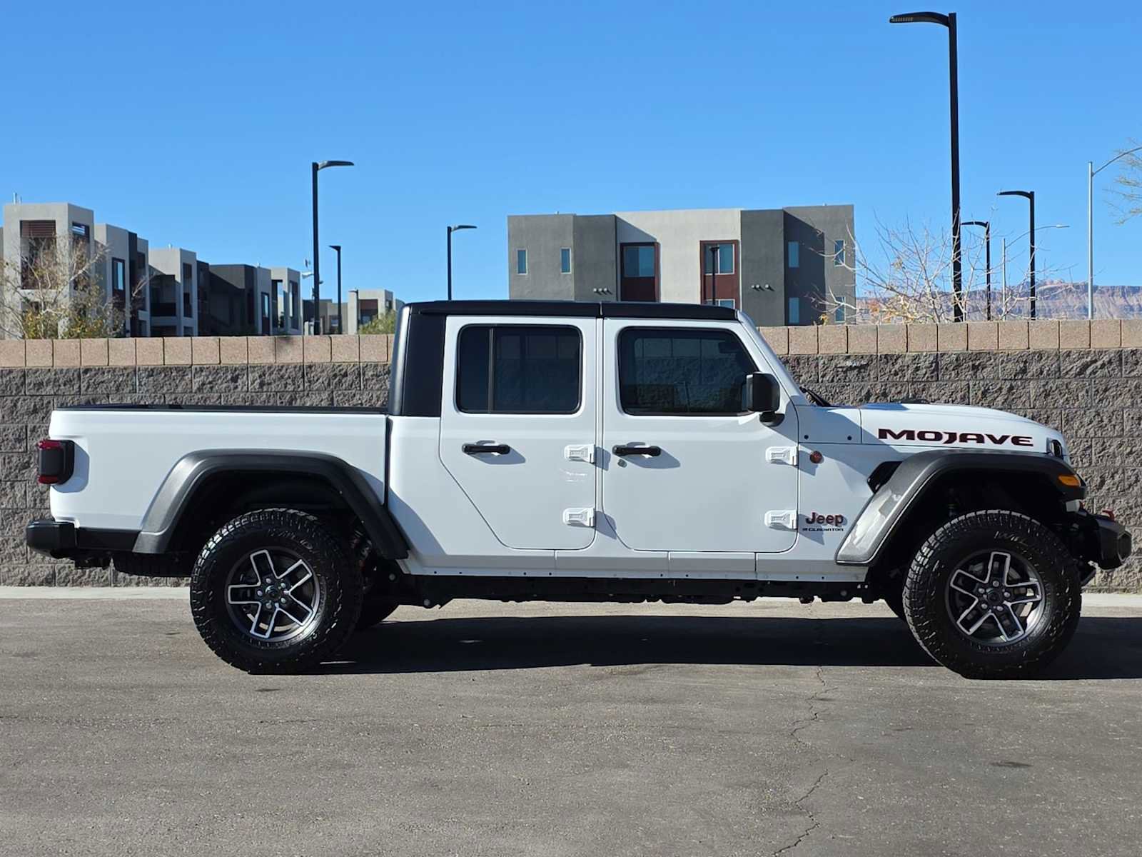 Certified 2024 Jeep Gladiator Mojave w/ Technology Group image 10