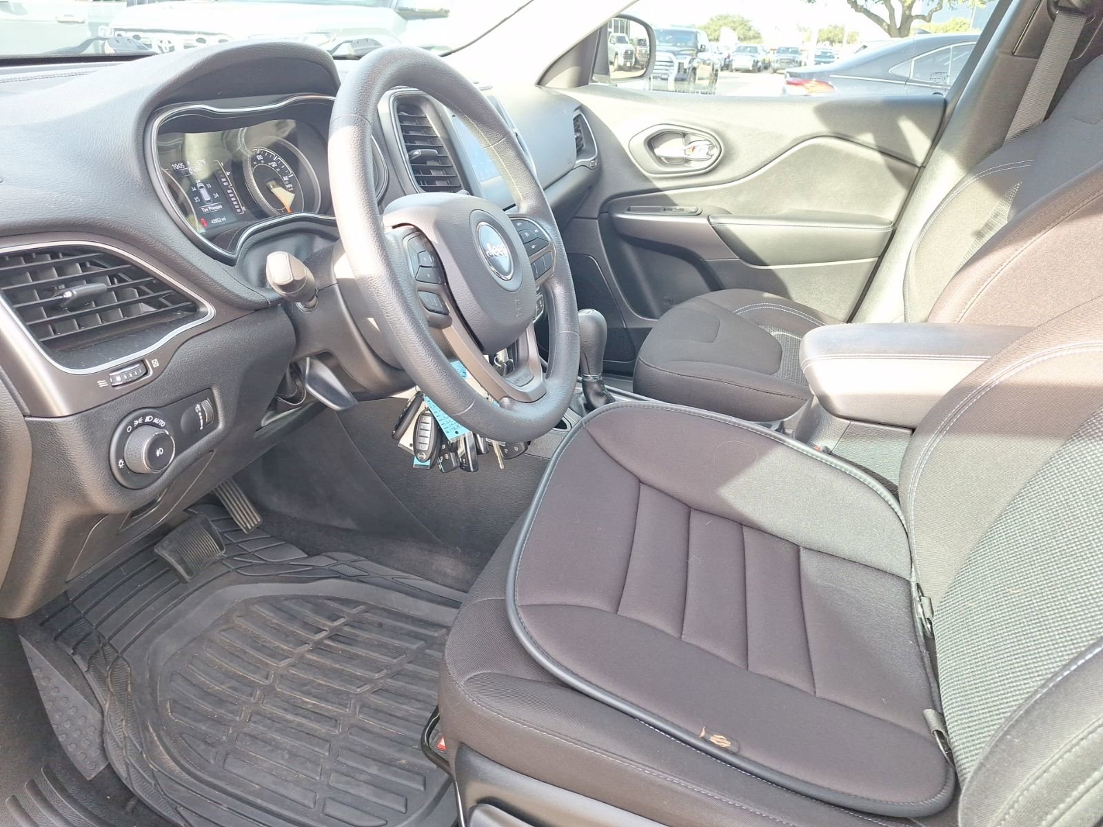 Used 2019 Jeep Cherokee Latitude w/ Popular Appearance Group image 15