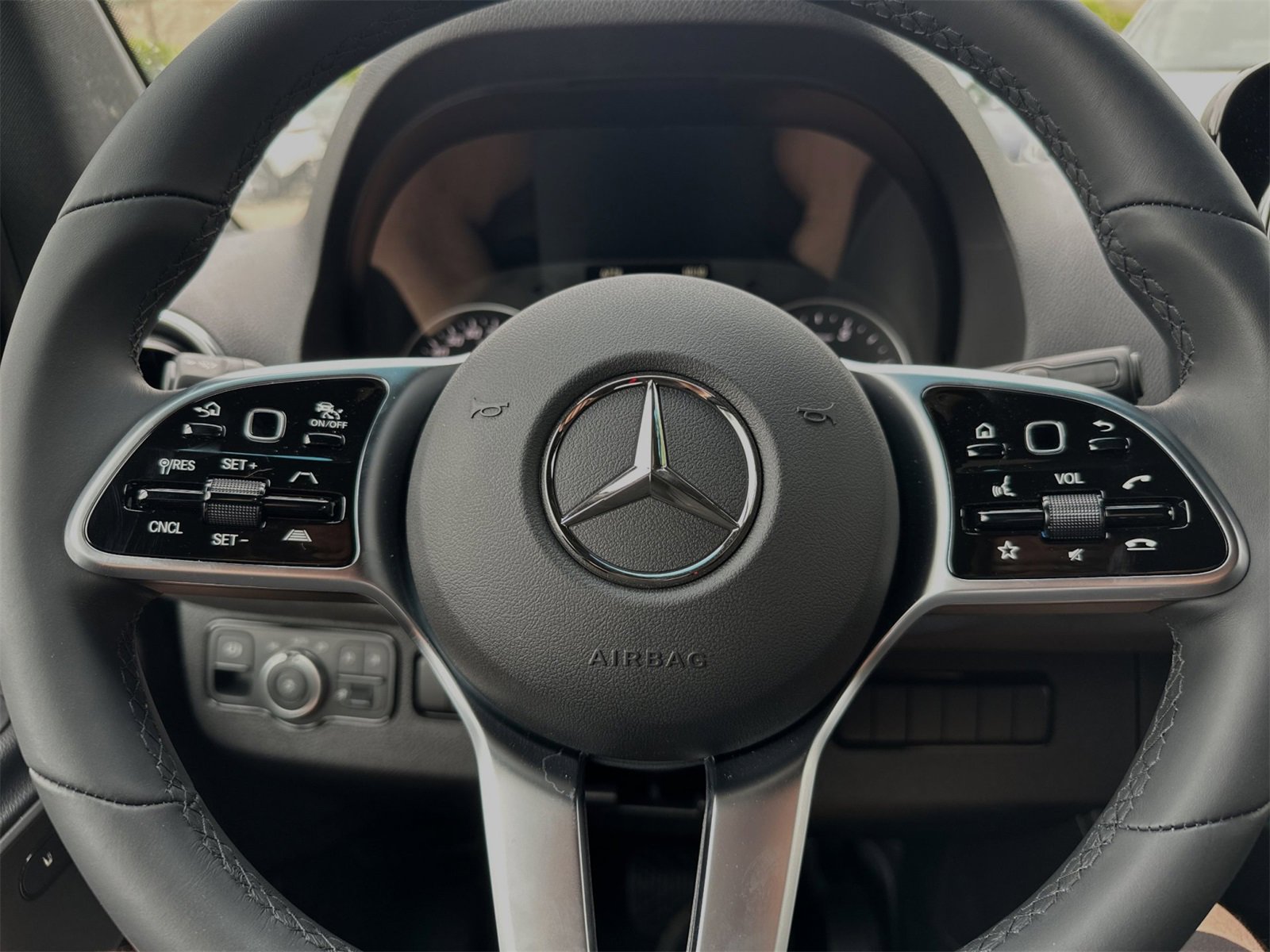 Used 2024 Mercedes-Benz Sprinter 2500 image 26