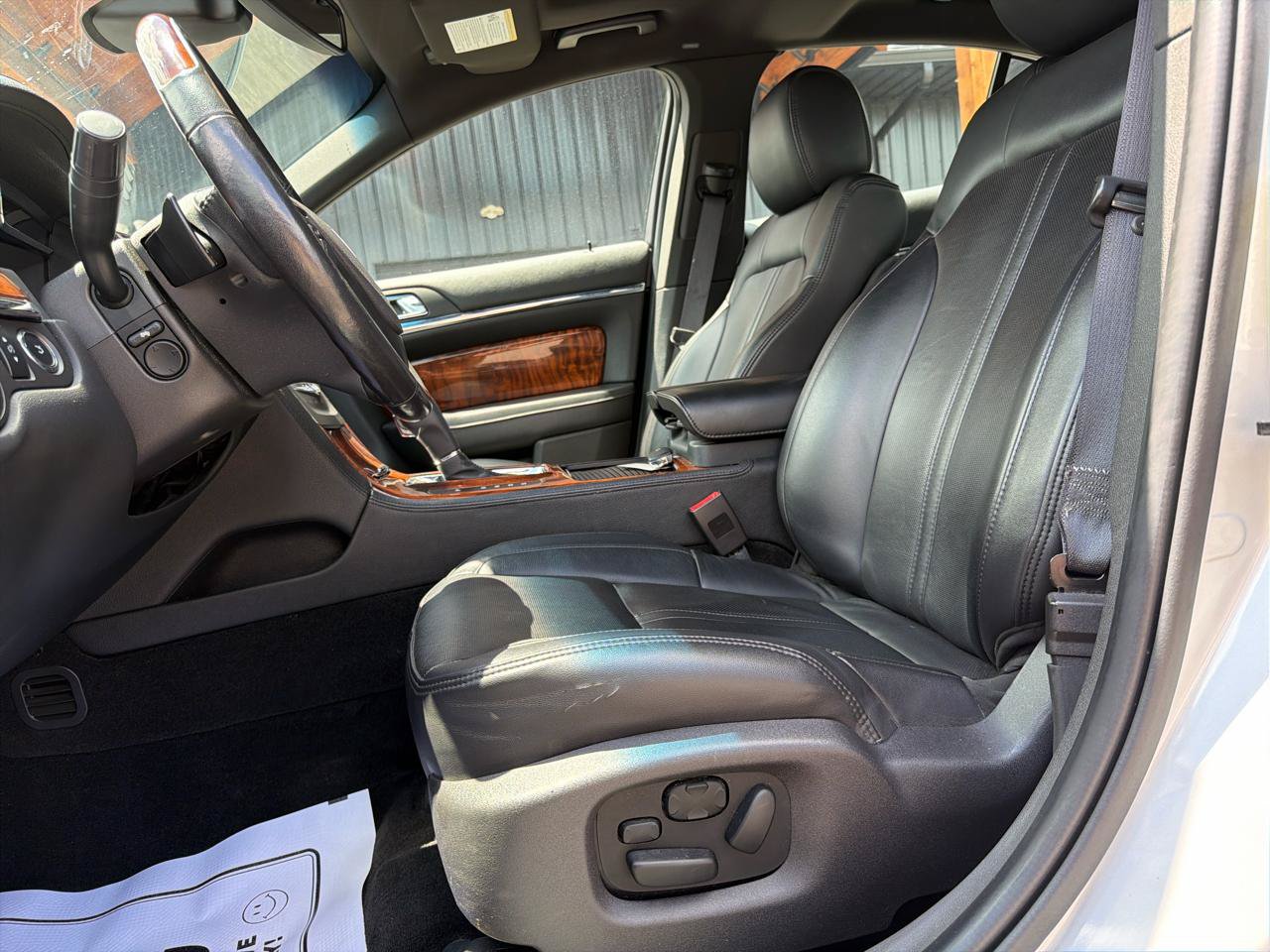 Used 2013 Lincoln MKS AWD image 9