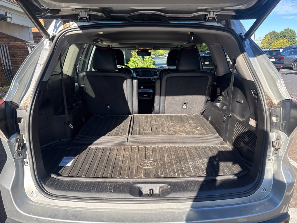 Used 2018 Toyota Highlander XLE AWD/4WD image 9