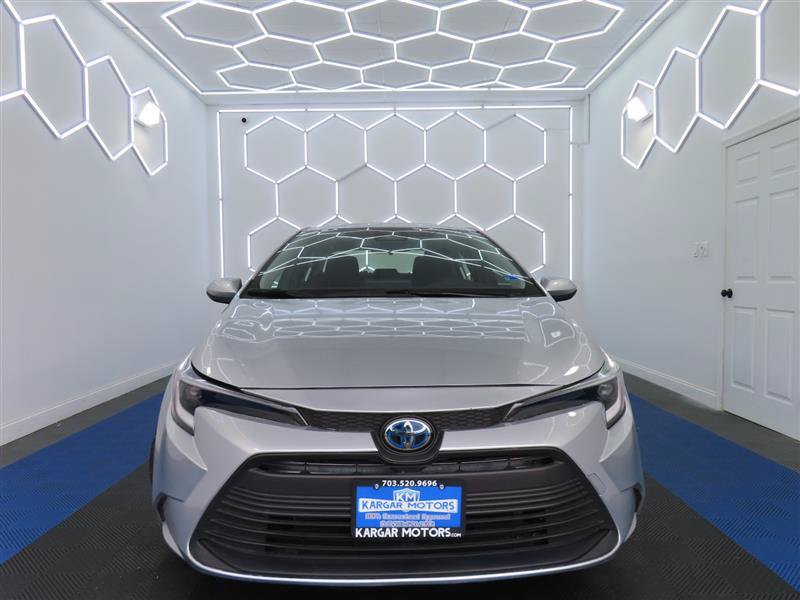 Used 2025 Toyota Corolla LE FWD image 4