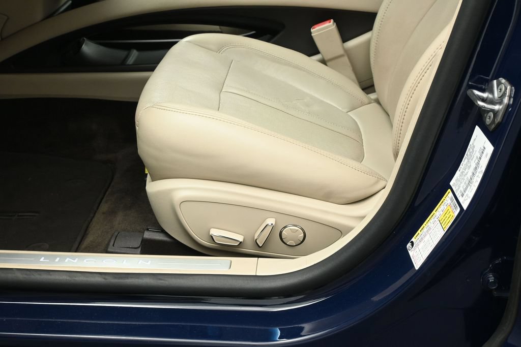 Used 2018 Lincoln MKZ Reserve FWD image 8