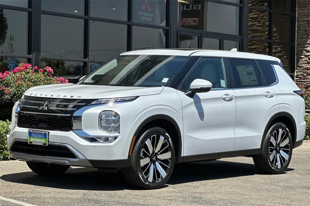 New 2025 Mitsubishi Outlander SE image 9