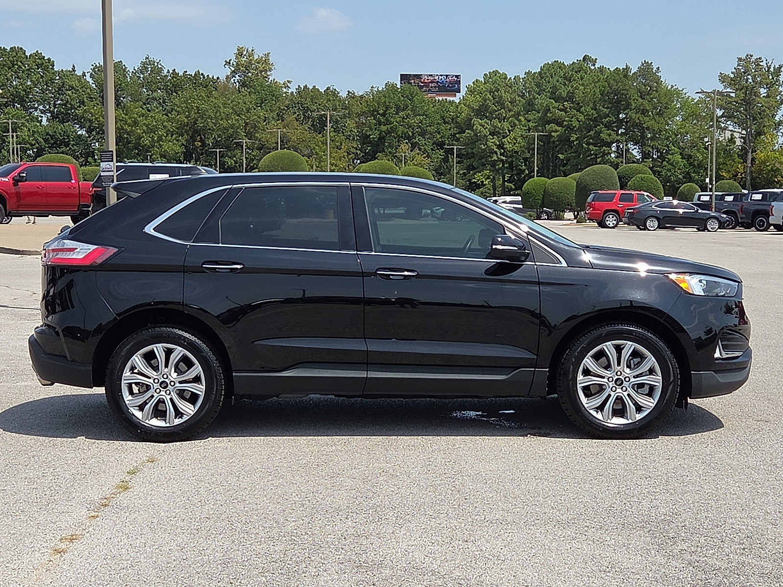 Used 2023 Ford Edge Titanium w/ Cargo Accessory Package AWD/4WD image 6