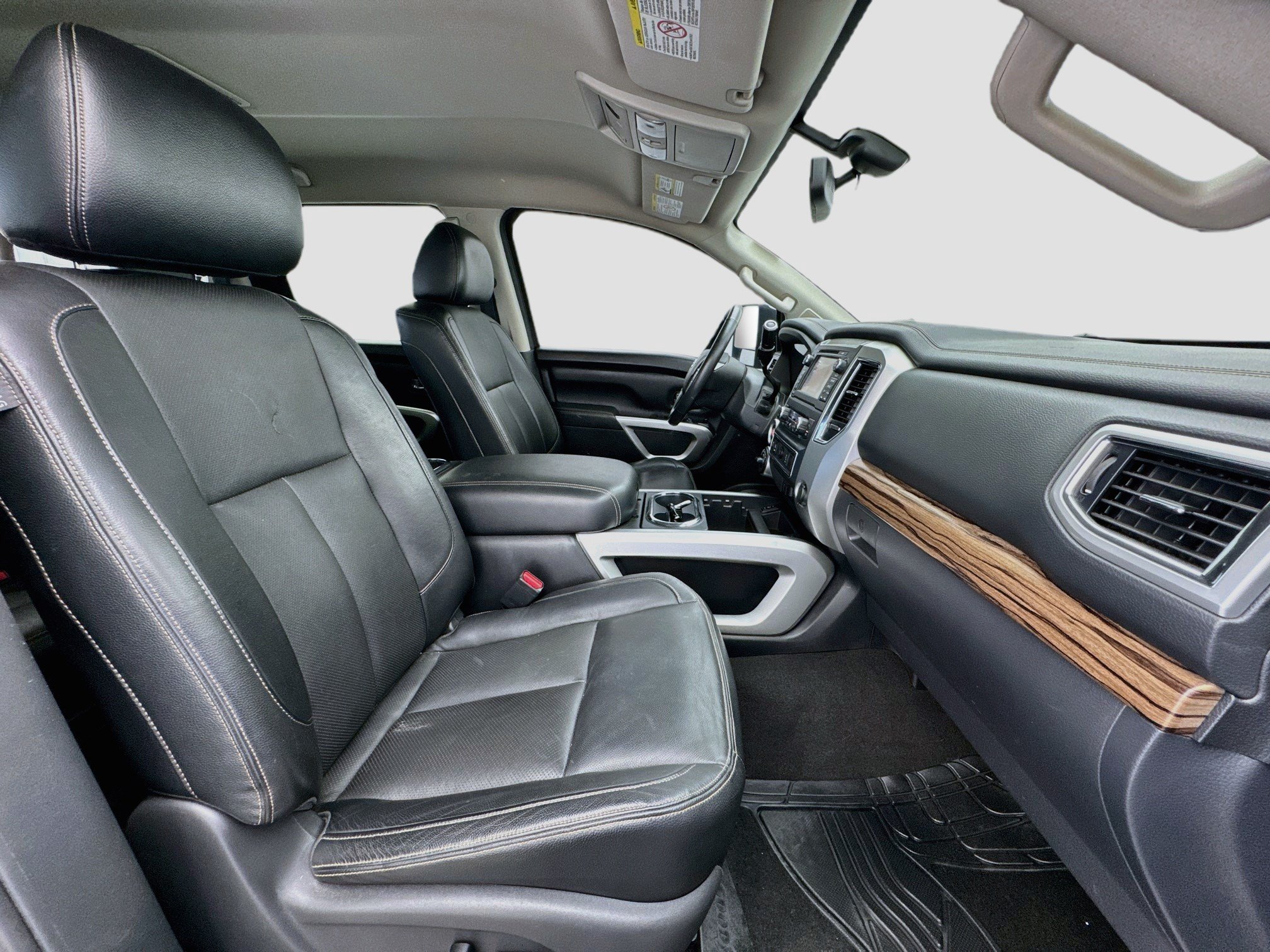 Used 2016 Nissan Titan SL AWD/4WD image 19