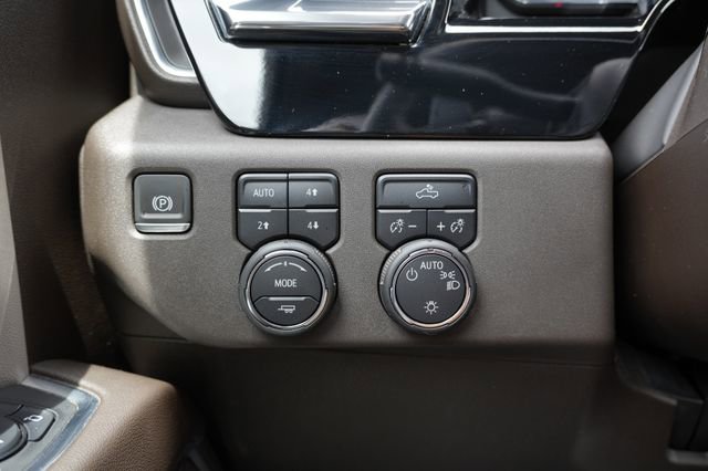 Used 2025 Chevrolet Silverado 1500 LT w/ Z71 Off-Road Package AWD/4WD image 22