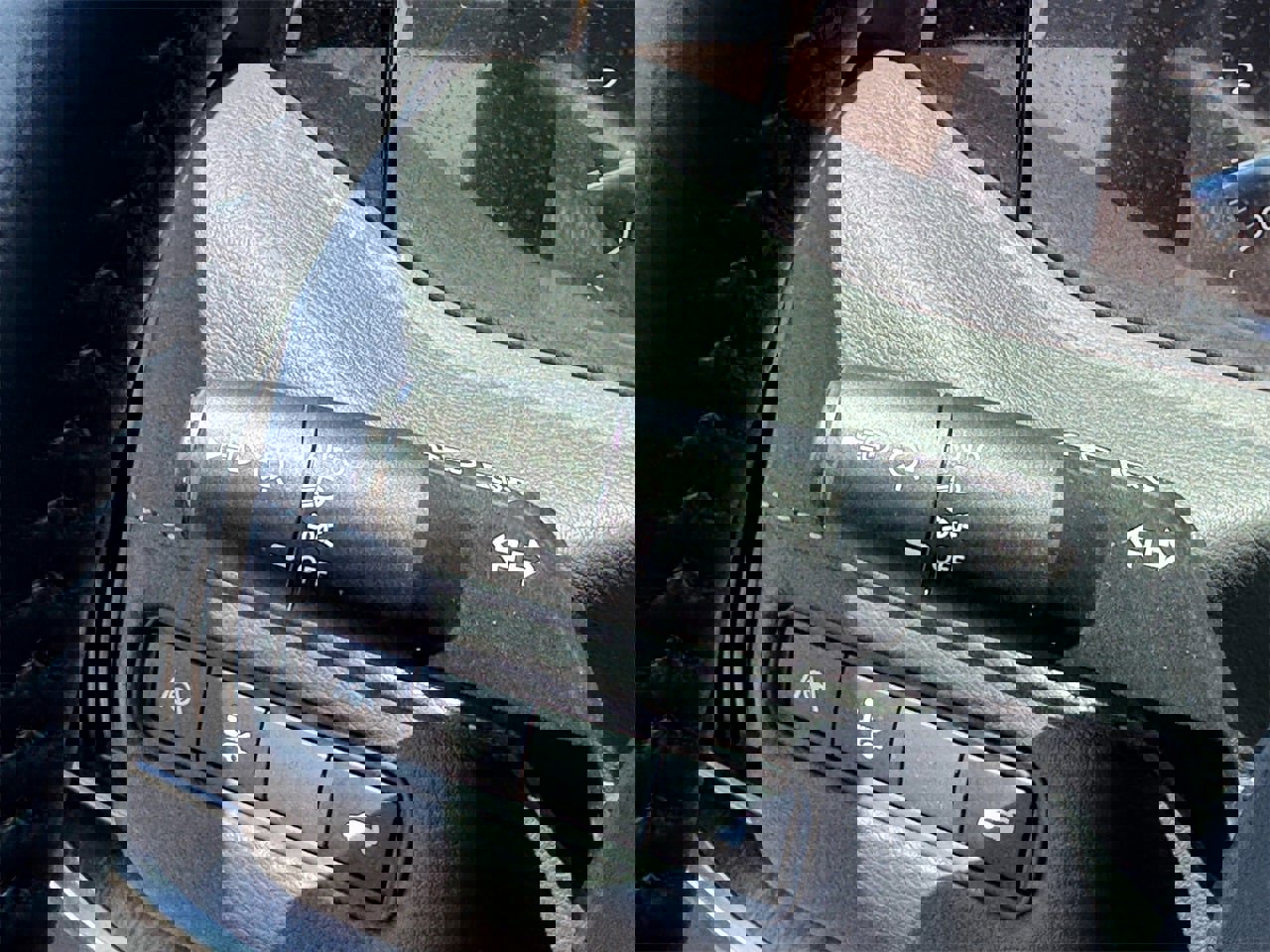 New 2025 Nissan Armada SL w/ Captain's Chari Seat Package image 18