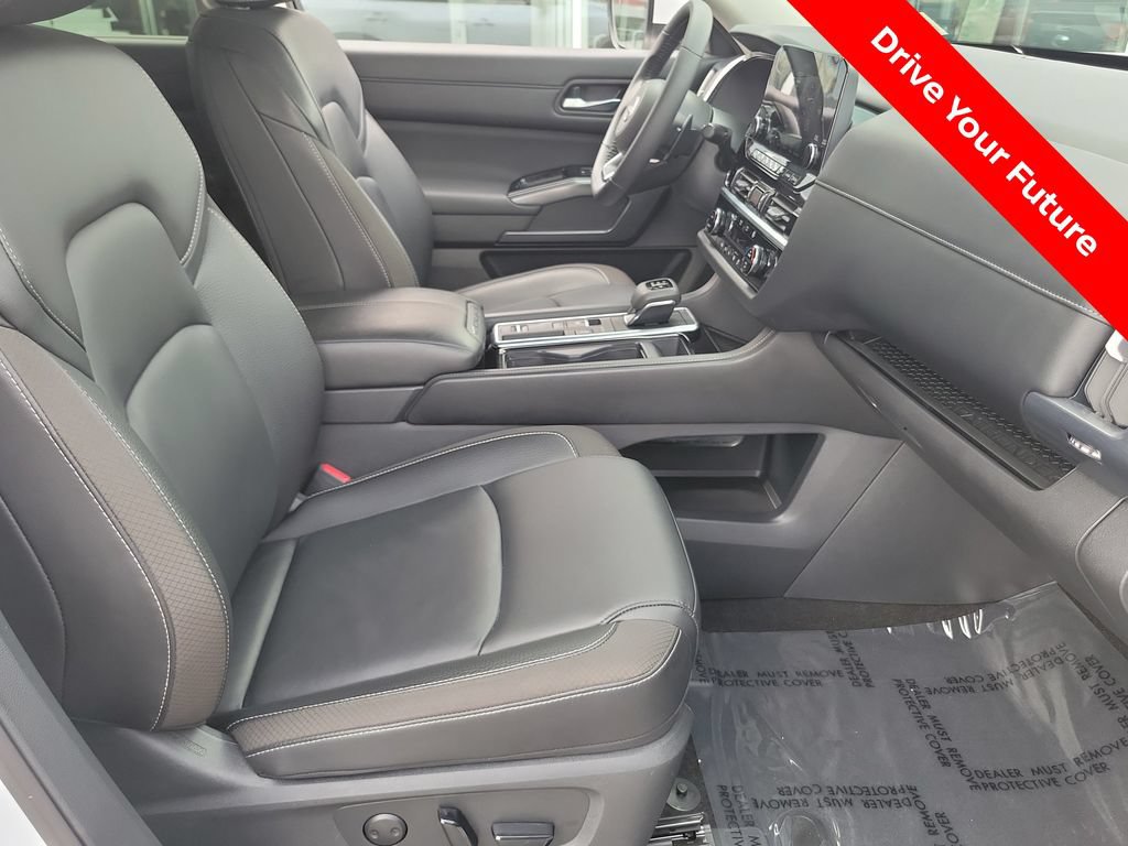 Certified 2025 Nissan Pathfinder SL FWD image 17