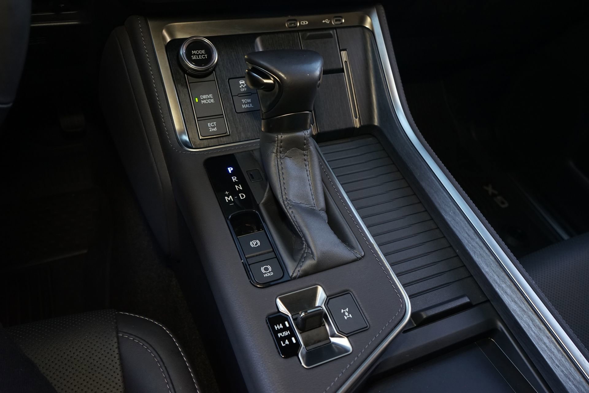 Used 2024 Lexus GX 550 w/ Accessory Package (Z1) image 18