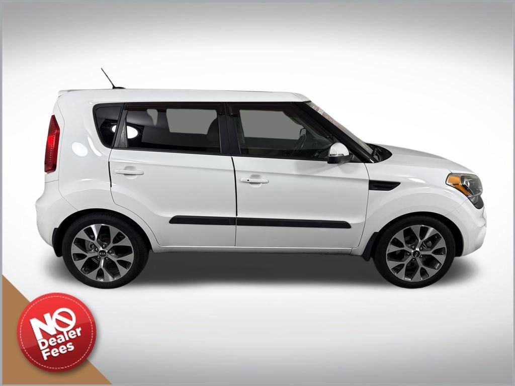 Used 2013 Kia Soul ! w/ Premium Pkg image 2