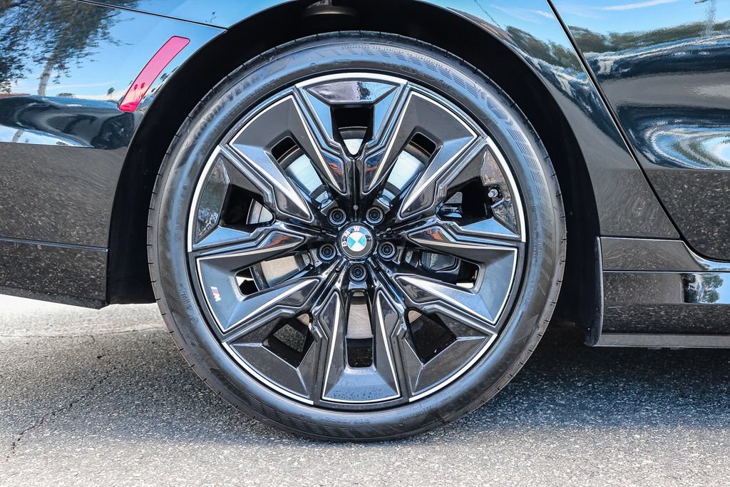 Used 2026 BMW 750e xDrive AWD/4WD image 8